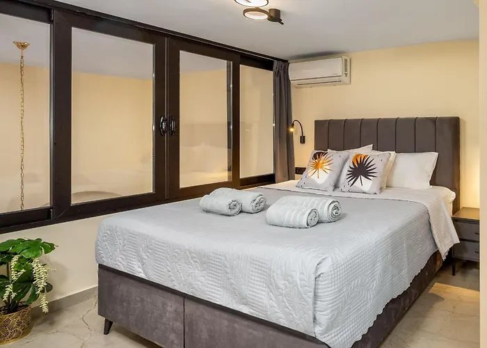 Daire Symi's Jewel Simi